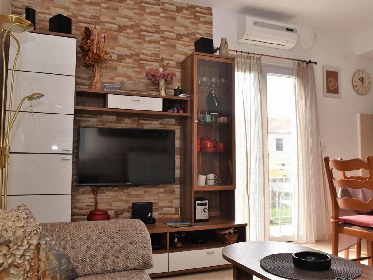 Apartment Manigo Supetar Buitenkant foto