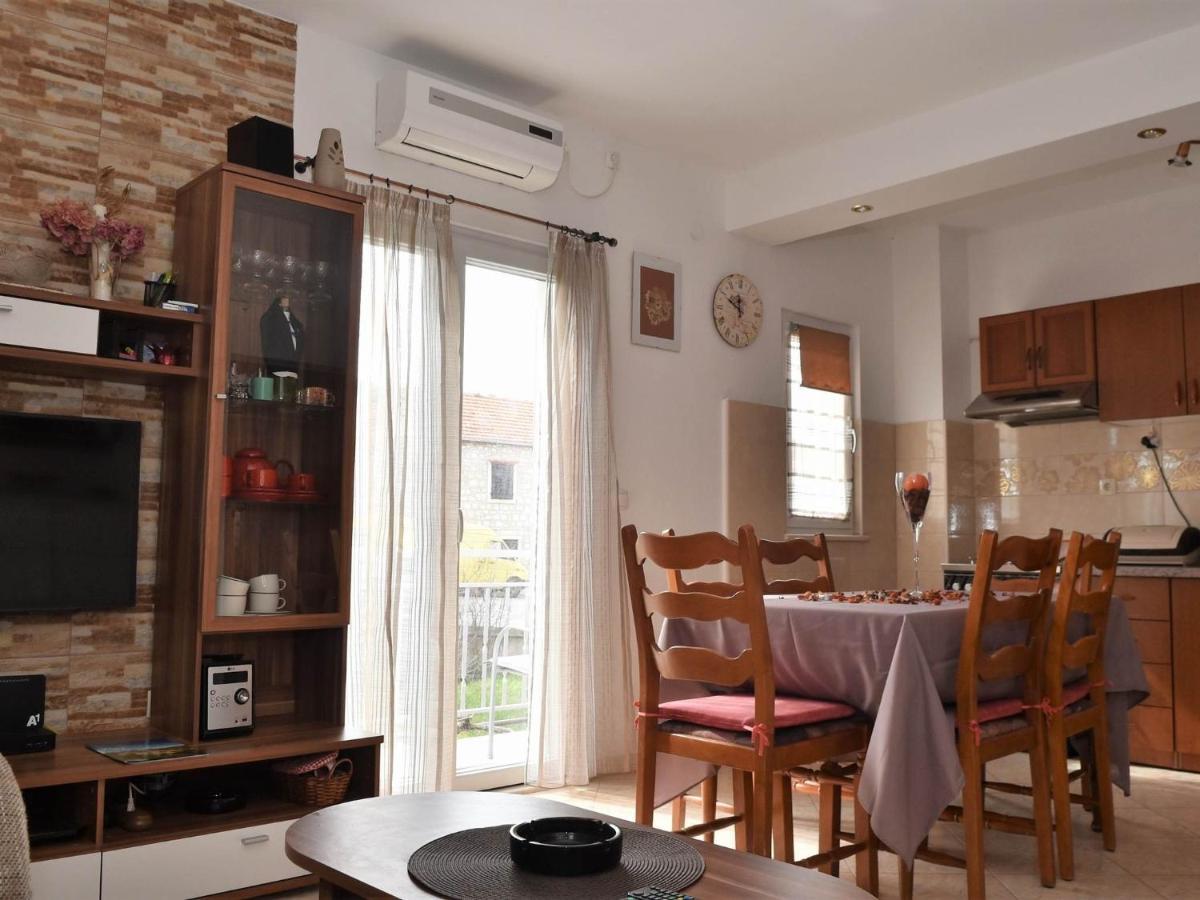 Apartment Manigo Supetar Buitenkant foto