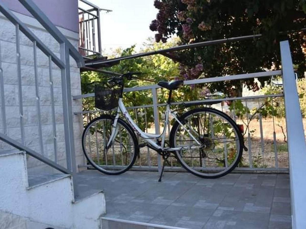 Apartment Manigo Supetar Buitenkant foto