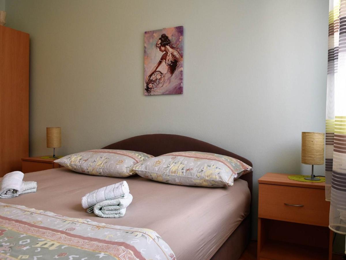 Apartment Manigo Supetar Buitenkant foto