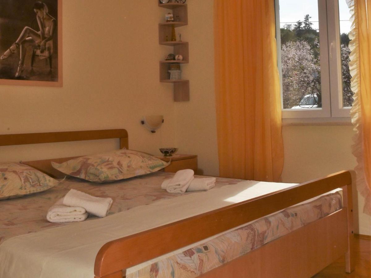 Apartment Manigo Supetar Buitenkant foto