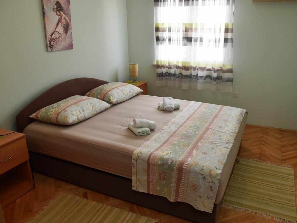 Apartment Manigo Supetar Buitenkant foto