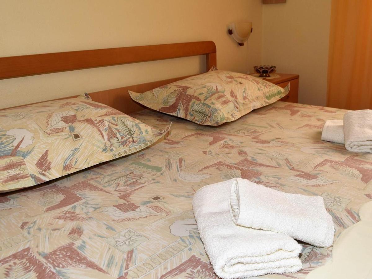 Apartment Manigo Supetar Buitenkant foto