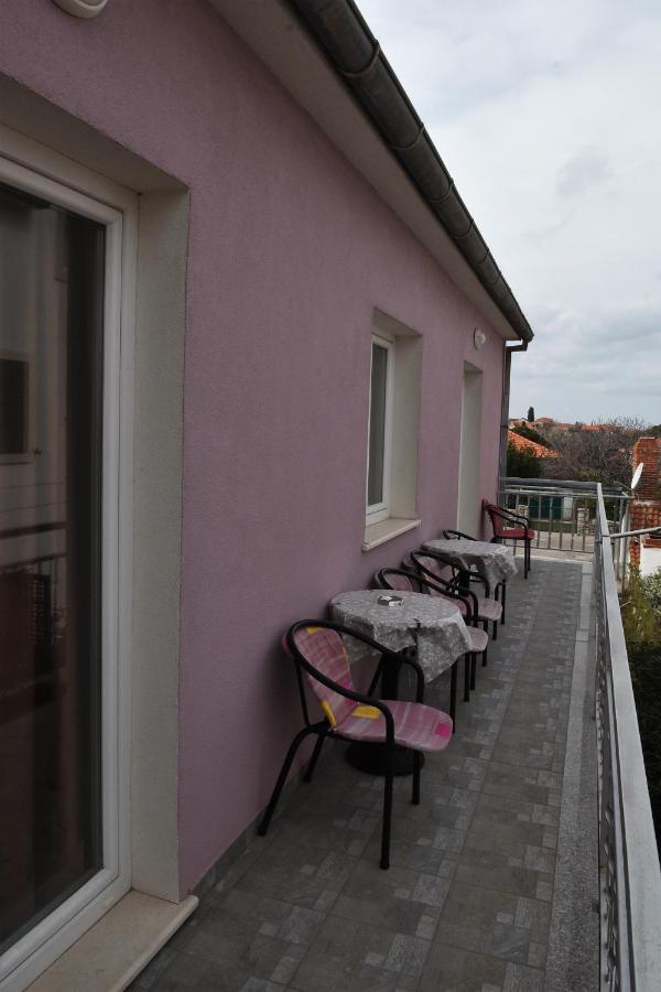 Apartment Manigo Supetar Buitenkant foto