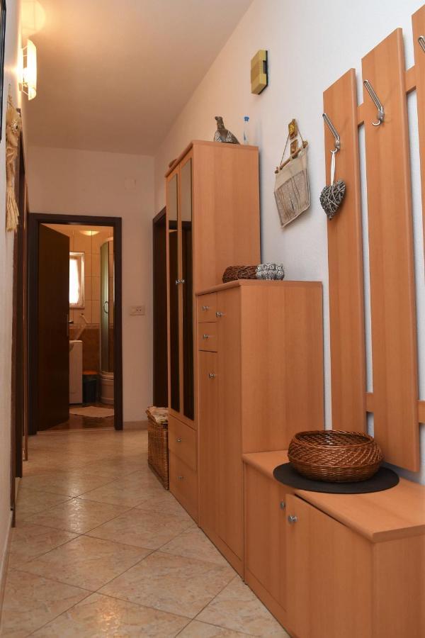 Apartment Manigo Supetar Buitenkant foto