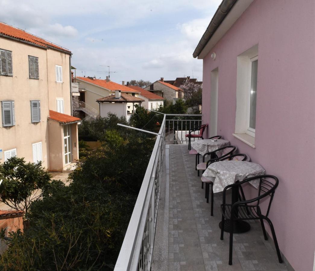Apartment Manigo Supetar Buitenkant foto