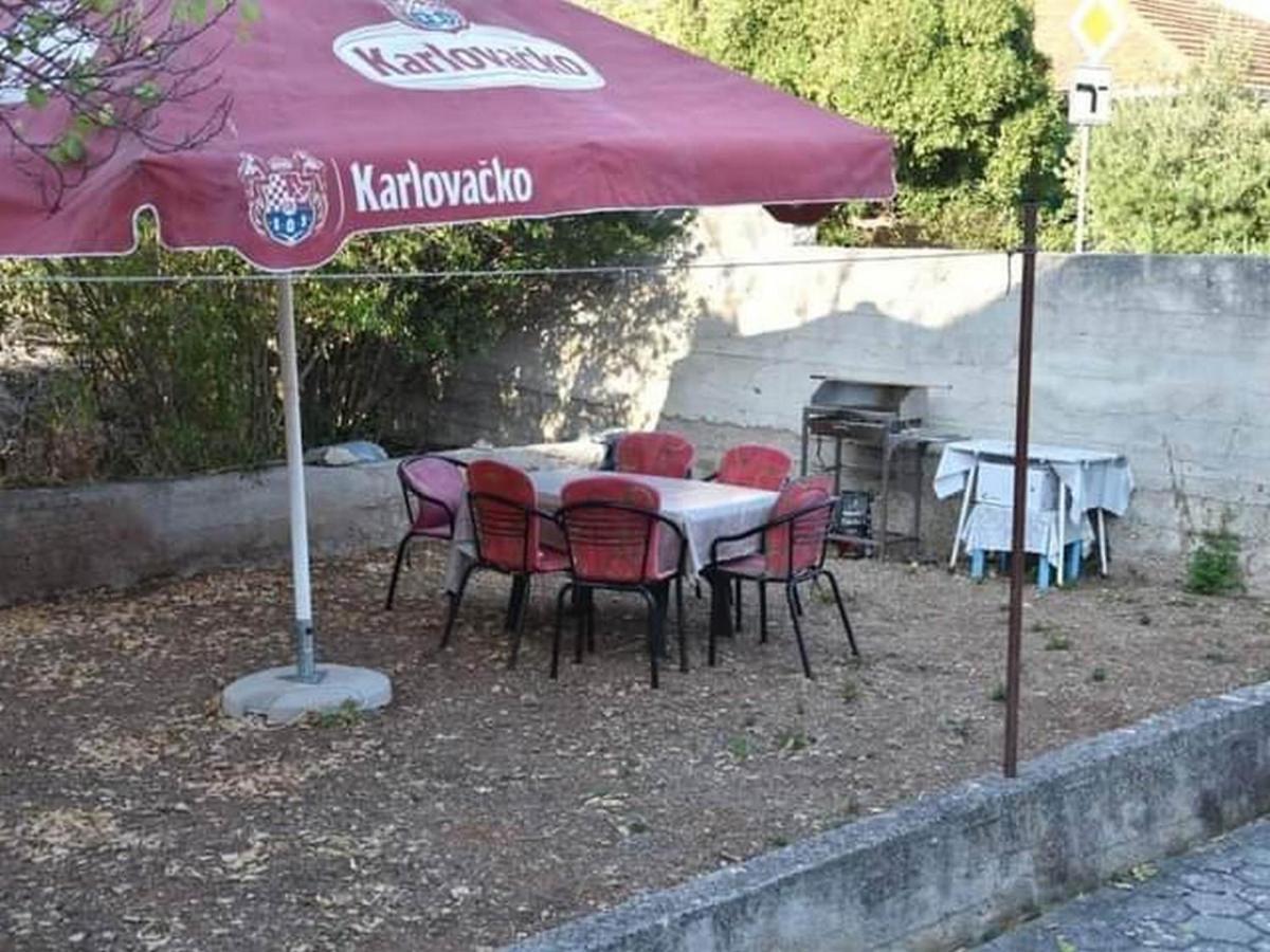 Apartment Manigo Supetar Buitenkant foto