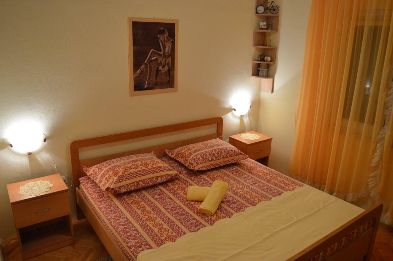 Apartment Manigo Supetar Buitenkant foto